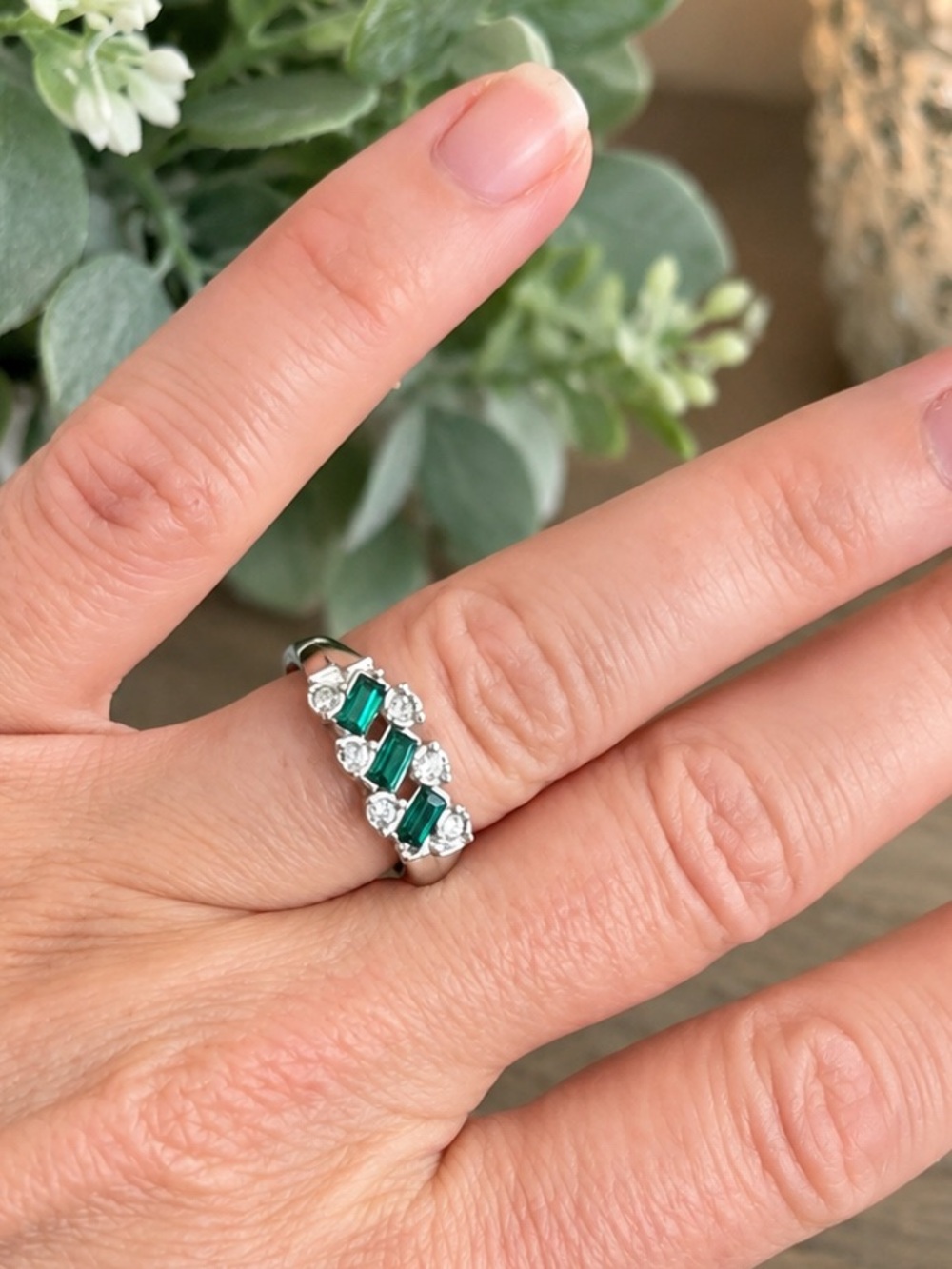 Vintage Avon Emerald Green Rhinestone Ring Silver Tone Size 6.5 Statement